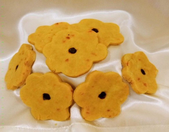Pawâsome Petals biscuit